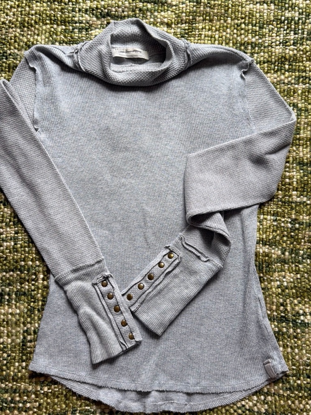 FREE PEOPLE WE THE FREE GRAY FREYA LONG SLEEVE MOCK NECK SNAP CUFF TOP SHIRT S - Picture 4 of 5